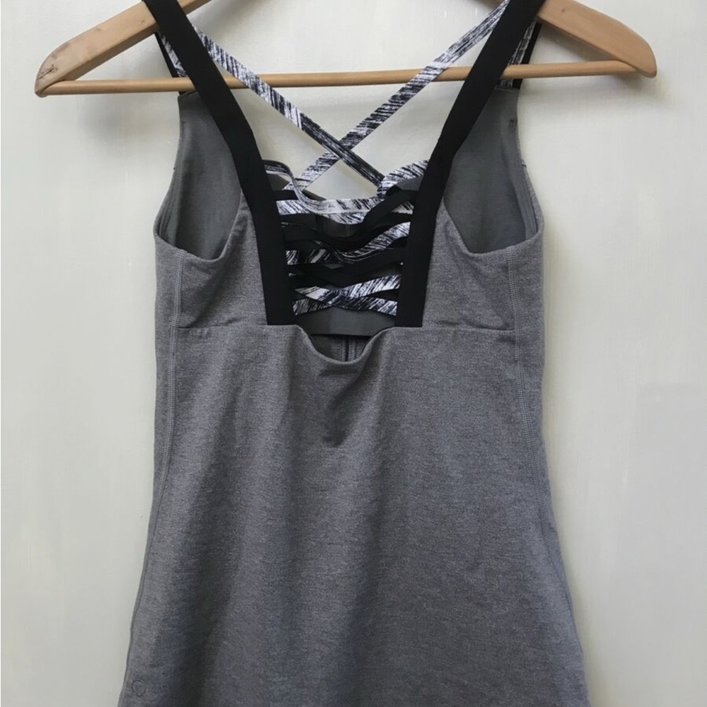 Lululemon Athletica Gray hot to street Tank sz:4